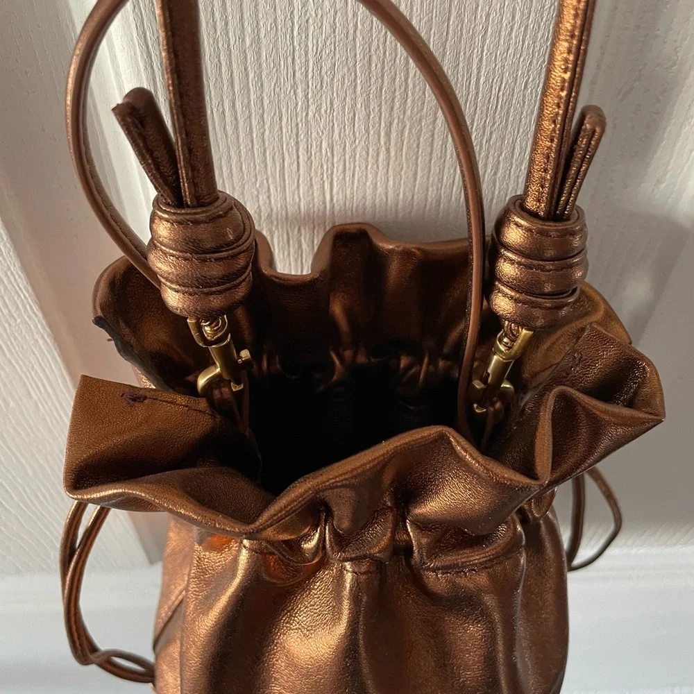 VERA BRADLEY Tilden Drawstring Crossbody Purse Handbag Bag NEVER USED LIKE NEW! - Picture 7 of 16